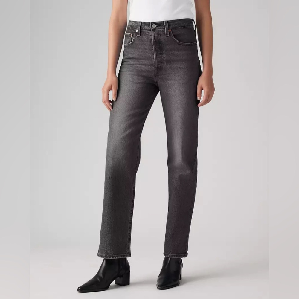 Levi’s Ribcage Straight‎ Ankle Jeans in Well Worn Black Size 26